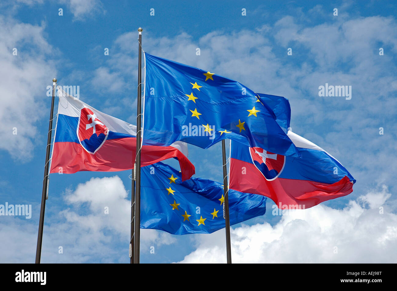 Slowakische und Europäische Union Flaggen, Bratislava, Slowakei Stockfoto