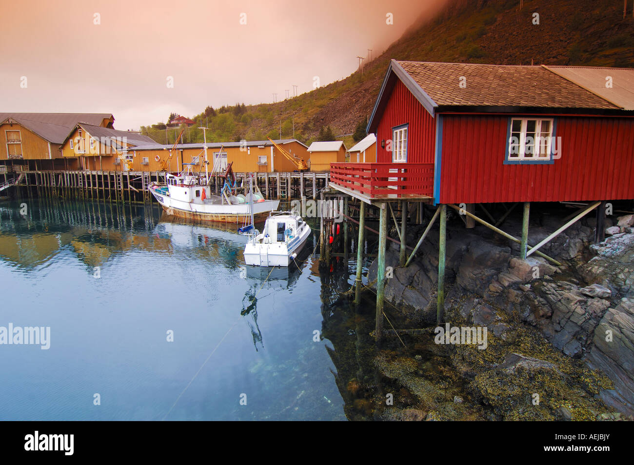 Holzhäuser, Angeln Dorf Austvagoy, Lofoten, Norwegen, Skandinavien, Europa Stockfoto