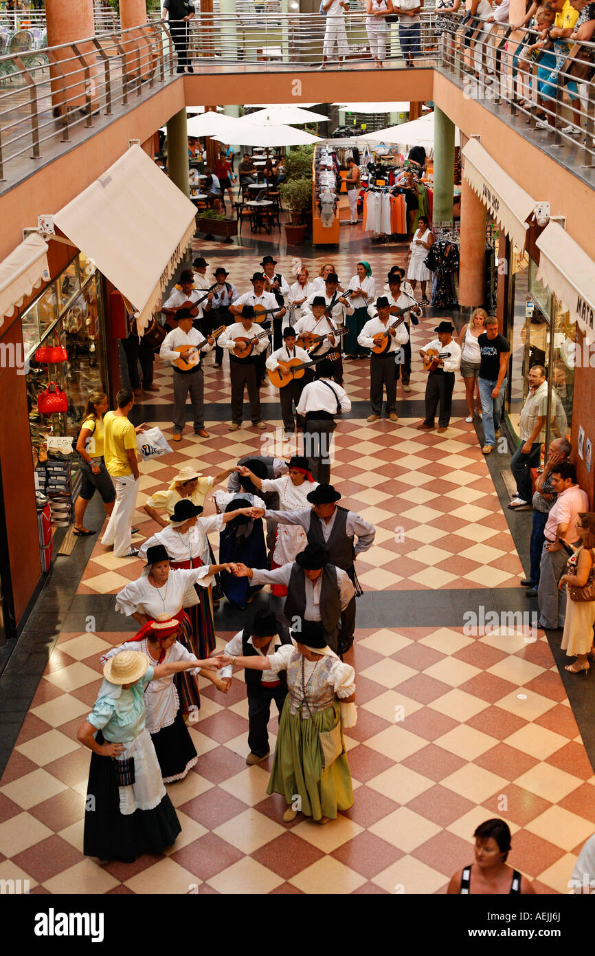 Folklore-Gruppe im Einkaufszentrum Varadero, Maspalomas, Gran Canaria, Spanien Stockfoto