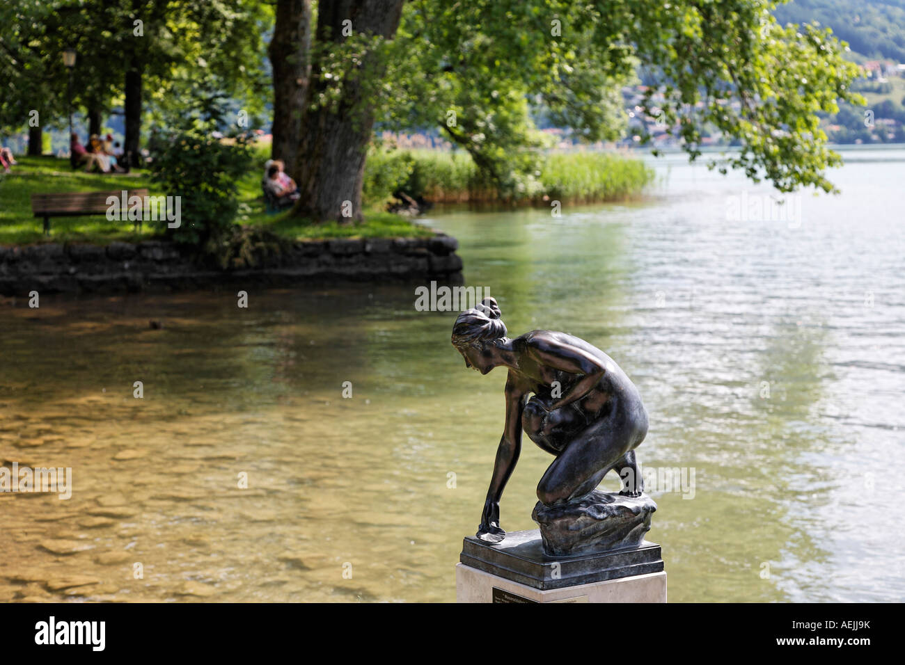 Bronze-Figur "Wasserschoepferin" von Emil Cauer, Tegernsee See, Bad Wiessee, Upper Bavaria Germany Stockfoto