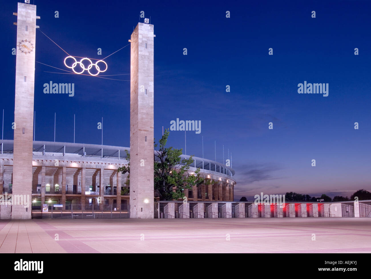 Olympiastadion, Abend, Berlin, Deutschland Stockfoto Olympiastadion, Abend, Berlin, Deutschland Stockfoto