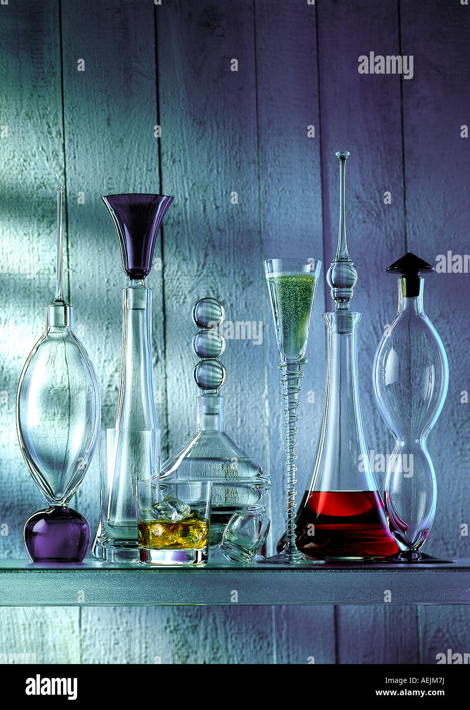 Glaskunst: trinken Sie Gläser und Karaffen Stockfoto