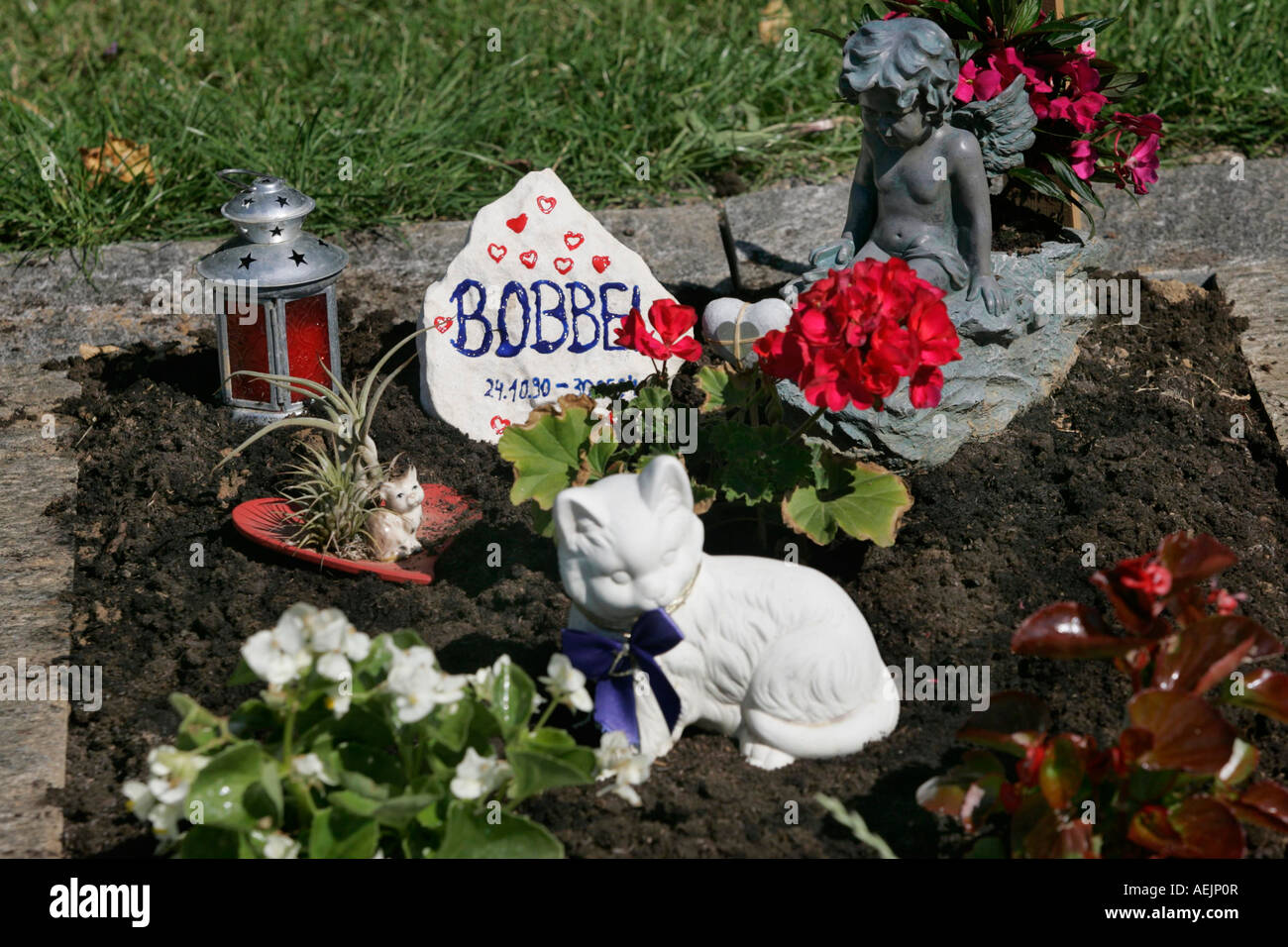 Tierische Grab auf einem Friedhof, Kornwestheim, Baden-Württemberg, Deutschland Stockfoto