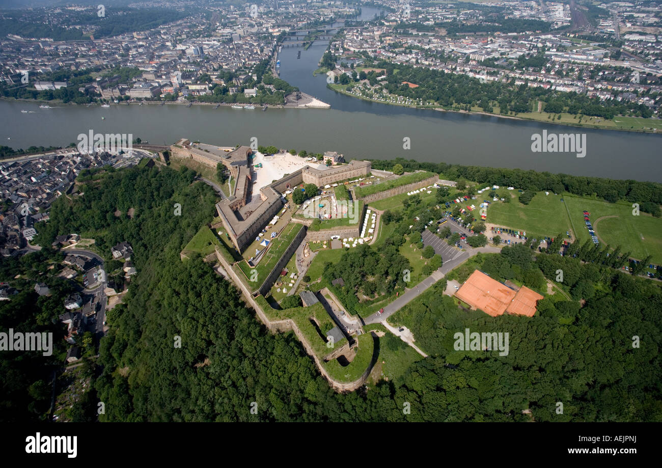 Die Burg Ehrenbreitstein mit das Deutsche Eck in Koblenz, Rhinleand-Pfalz, Deutschland, Europa Stockfoto