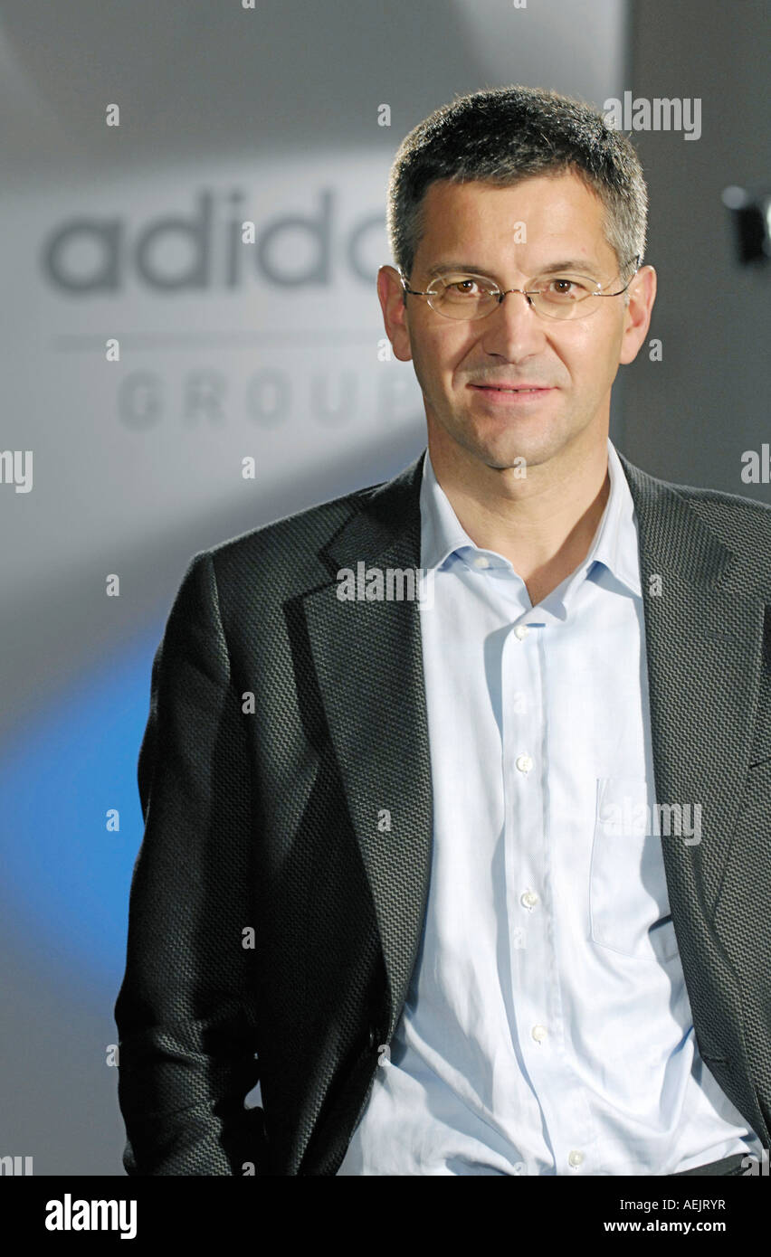 Herbert Hainer, Vorstandsvorsitzender. ADIDAS Gruppe, Herzogenaurach -  Pressekonferenz am Jahresabschluss Stockfotografie - Alamy