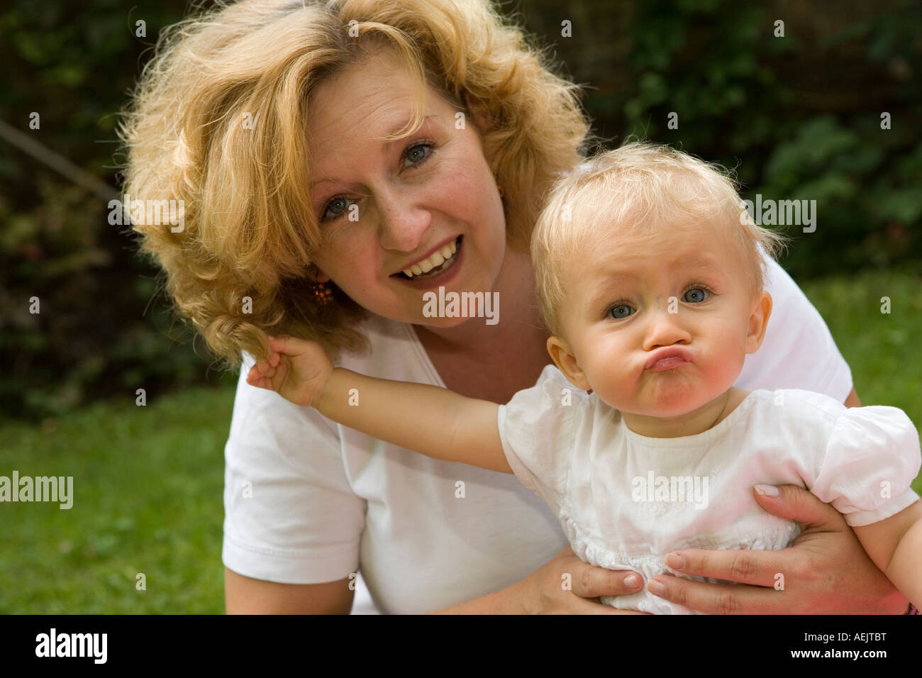 Eine Frau und Tochter 10 Monate alt Stockfoto