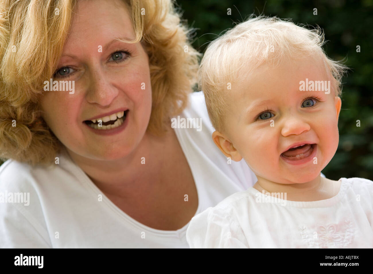 Eine Frau und Tochter 10 Monate alt Stockfoto