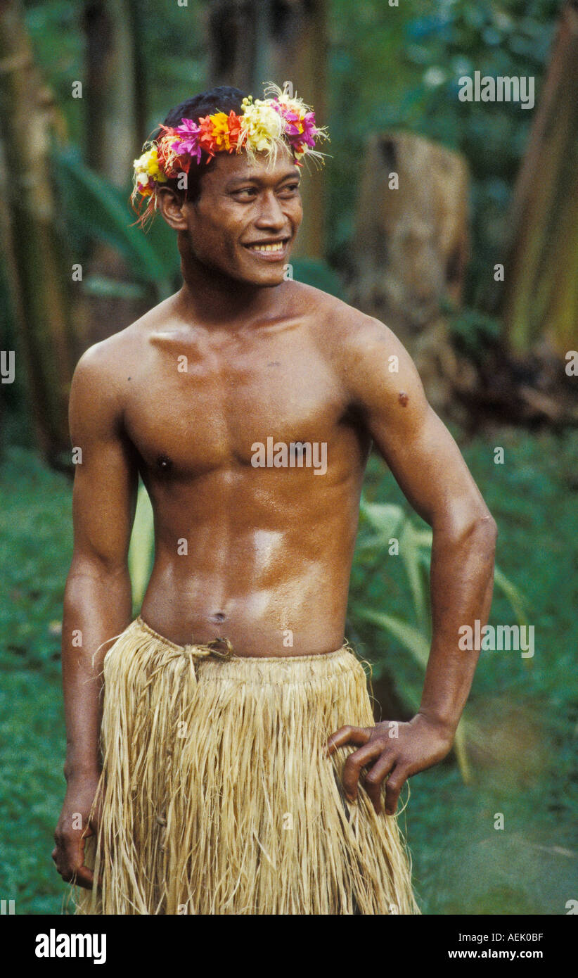 Ponapeisch Mann im Tanz-Performance bei Netto kulturelle Zentrum Pohnpei, Mikronesien Stockfoto