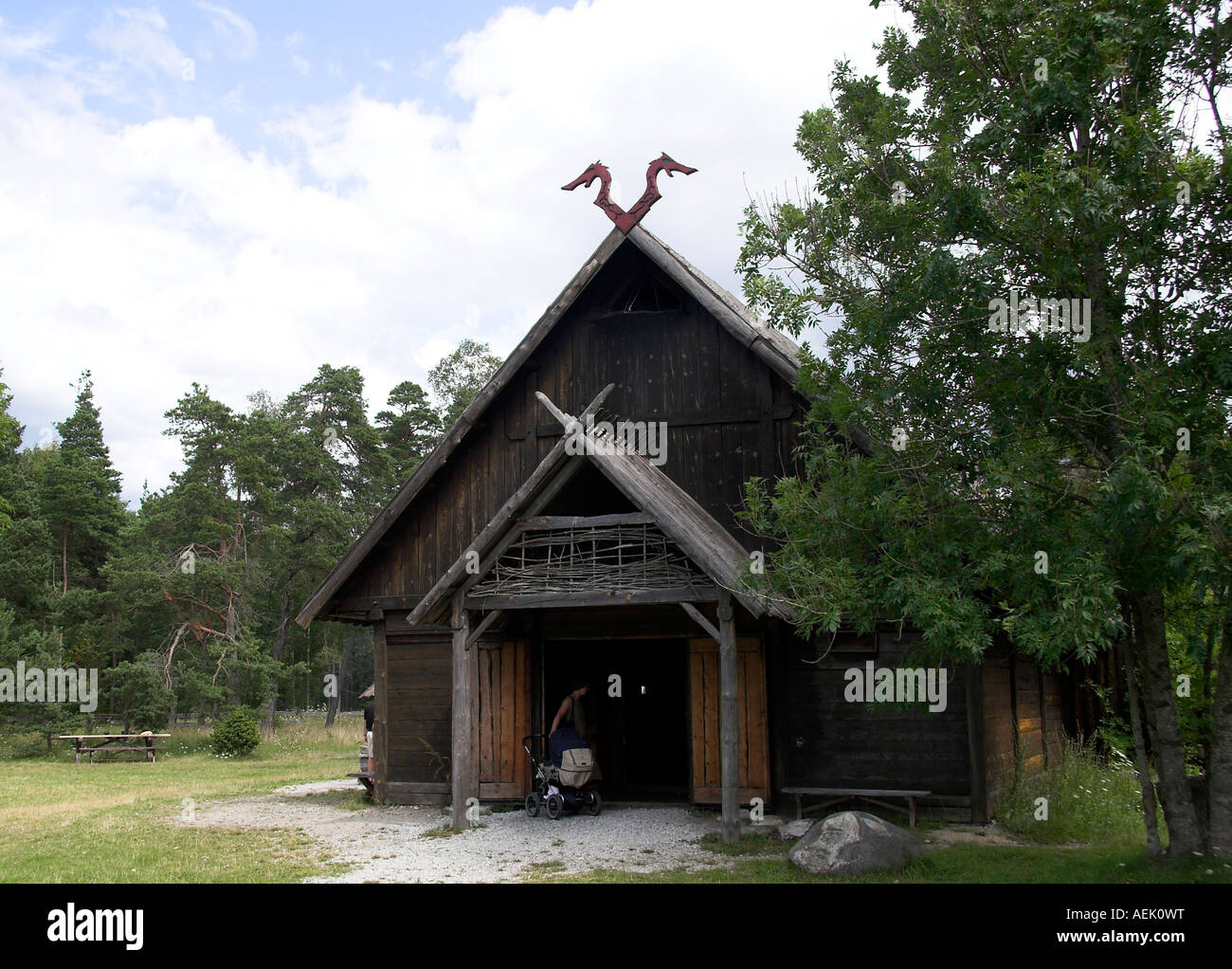 Wikinger-Langhaus in der Nähe von Tofta, Gotland, Schweden Stockfoto