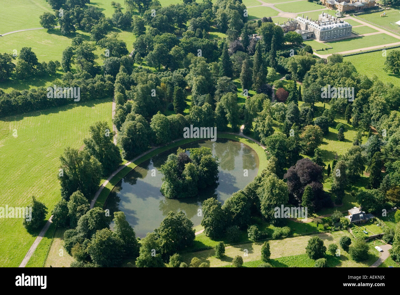 Oval Lake, Althorp House, das Anwesen der Familie Earl Spencer und die Parkanlage, Great Brington, Northamptonshire England aus der Vogelperspektive der 2007 2000er Jahre, UK HOMER SYKES Stockfoto
