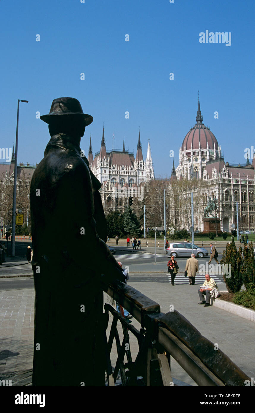 Imre Varga Statue von Imre Nagy, Zeuge im Blut, und Parlamentsgebäude, Budapest, Ungarn Stockfoto