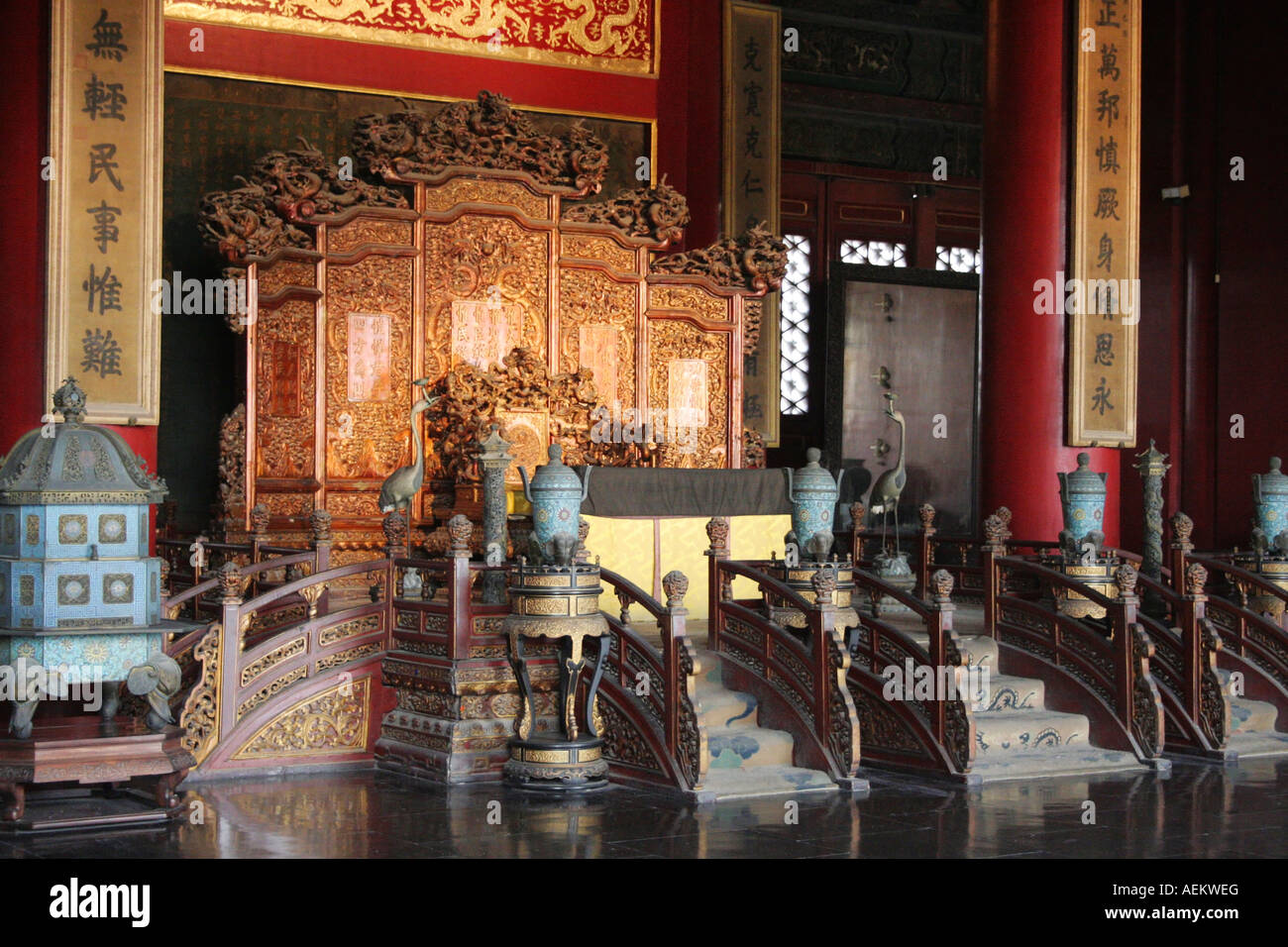 Den Thron des alten chinesischen Kaiser im Palast der Himmlischen Reinheit in der verbotenen Stadt in Peking, China Stockfoto