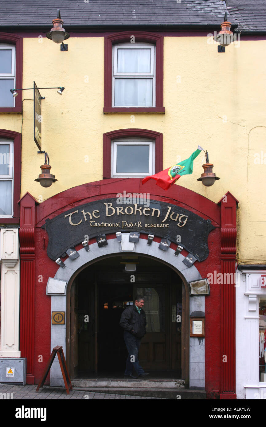 Der zerbrochene Krug-Bar in Ballina, County Mayo, Irland Stockfoto