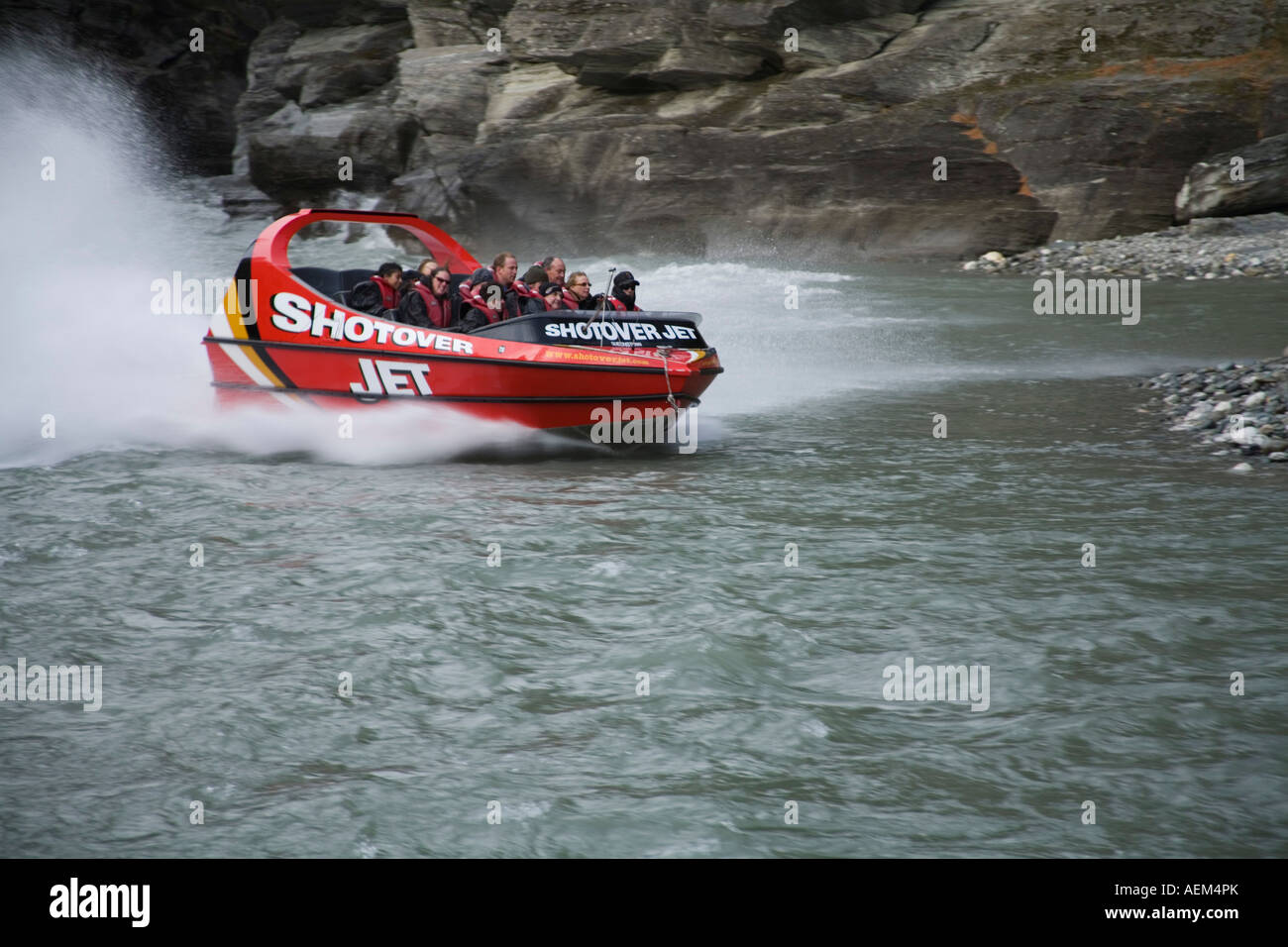 Arthurs Punkt südlichen Seen SOUTH ISLAND Neuseeland kann der Shotover Jet Boat schreit vorbei Stockfoto