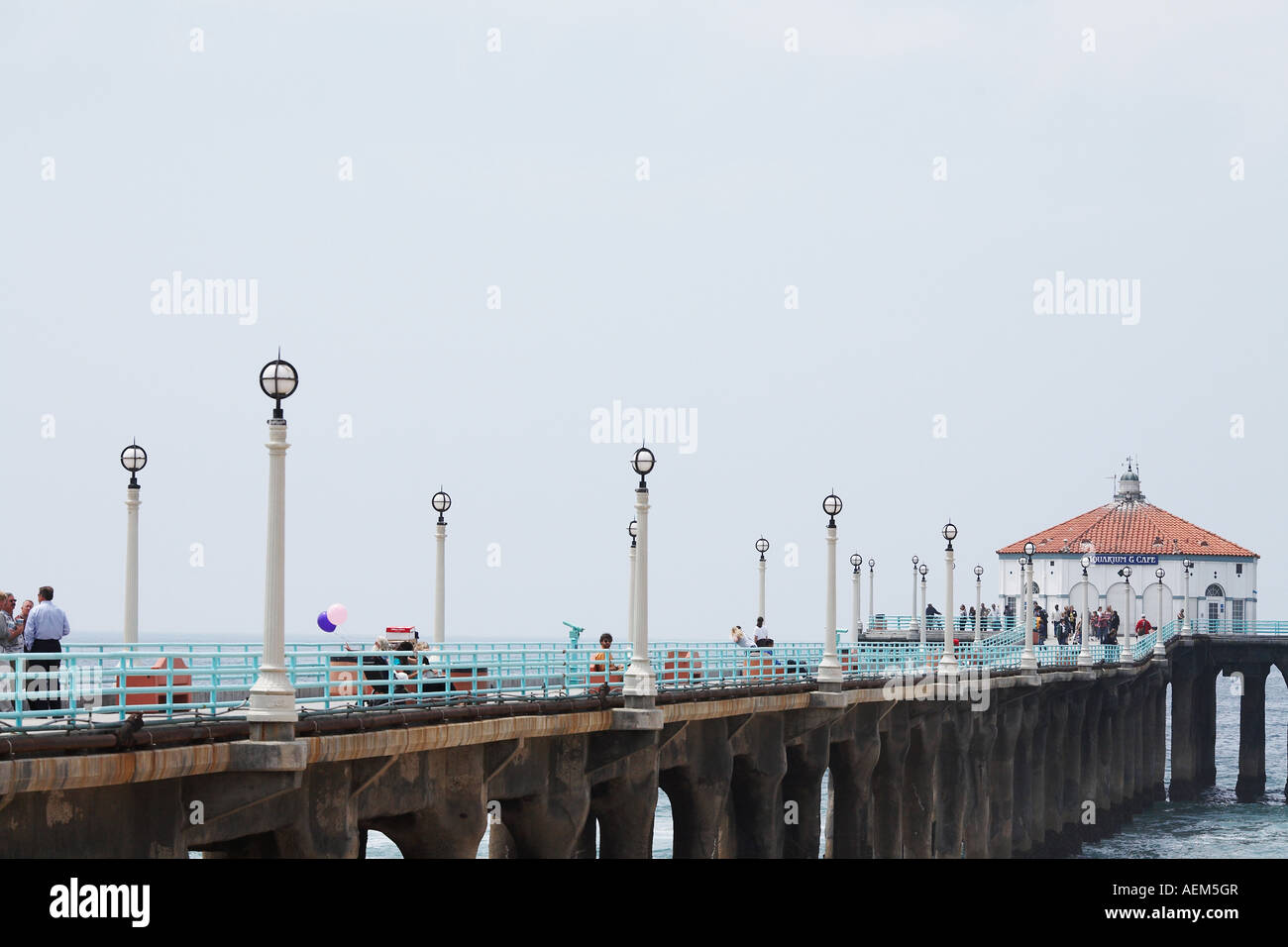 Der Pier am Mittag in Manhattan Beach, Los Angeles County, Kalifornien, USA Stockfoto