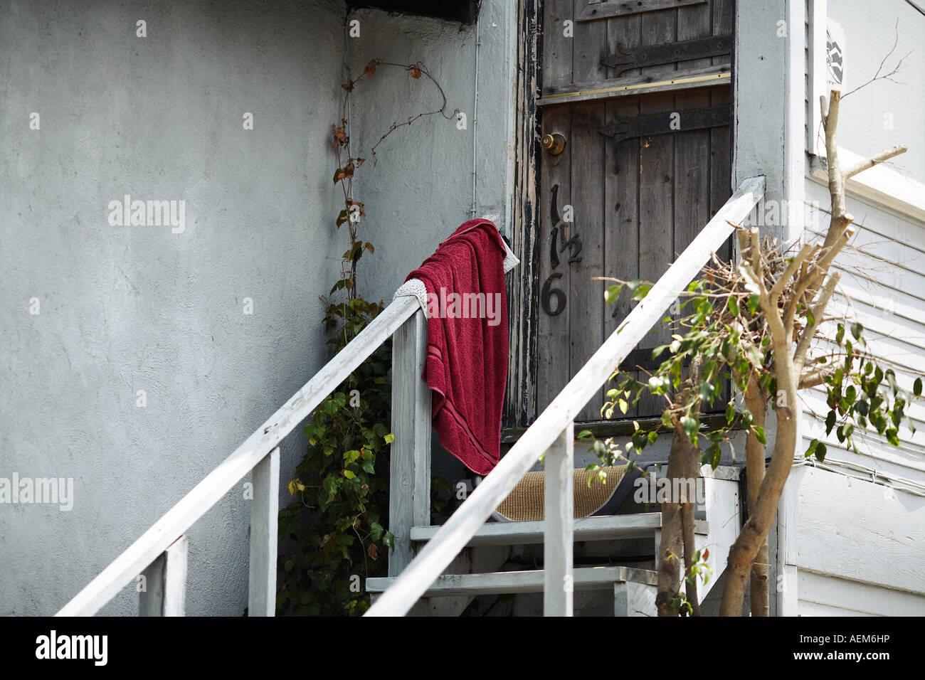 Wohnung Schritte mit rotem Tuch in Manhattan Beach, Los Angeles County, Kalifornien, USA Stockfoto