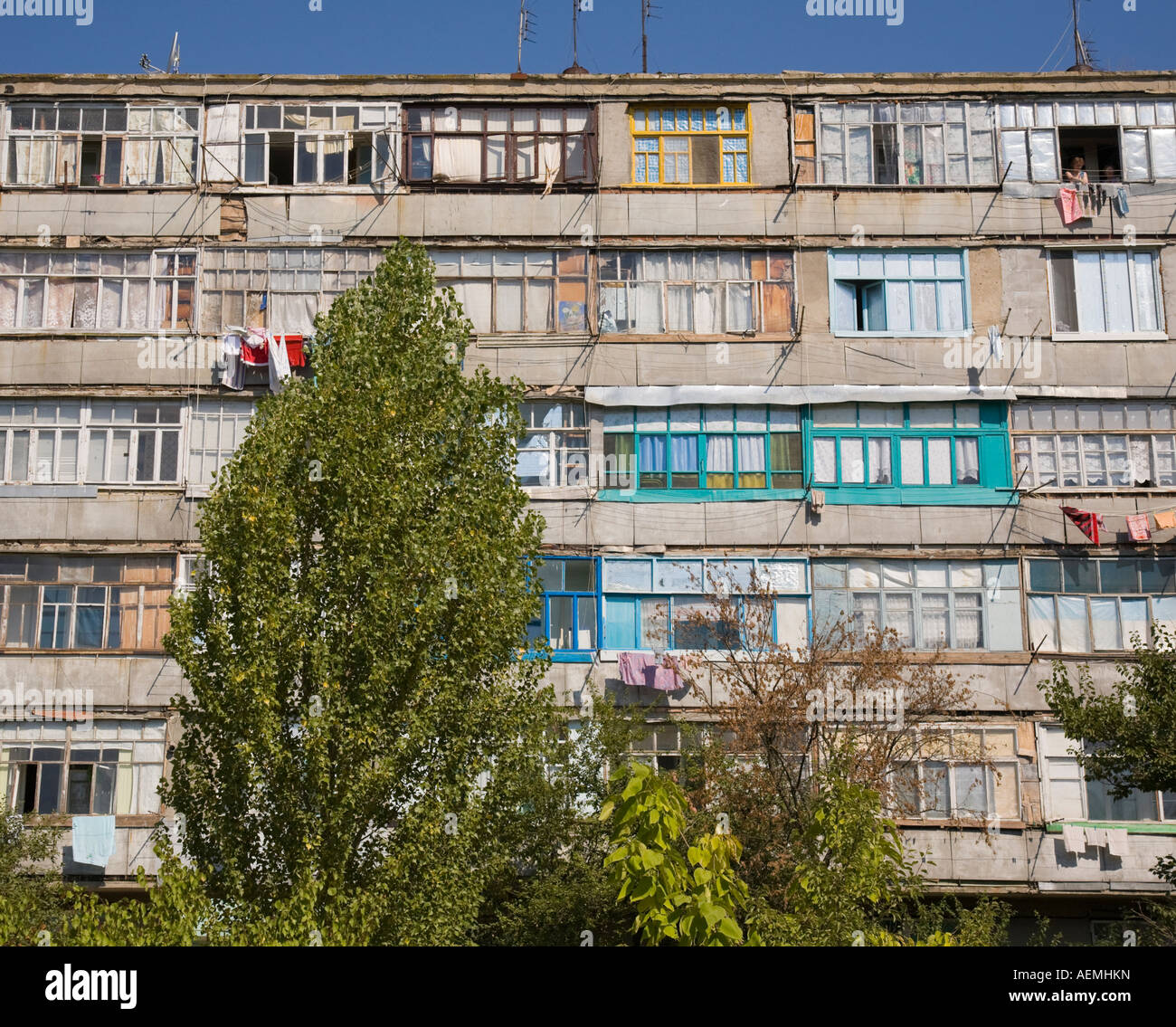 Fassade eines Wohnhauses in Sergejewka / Ukraine Stockfoto