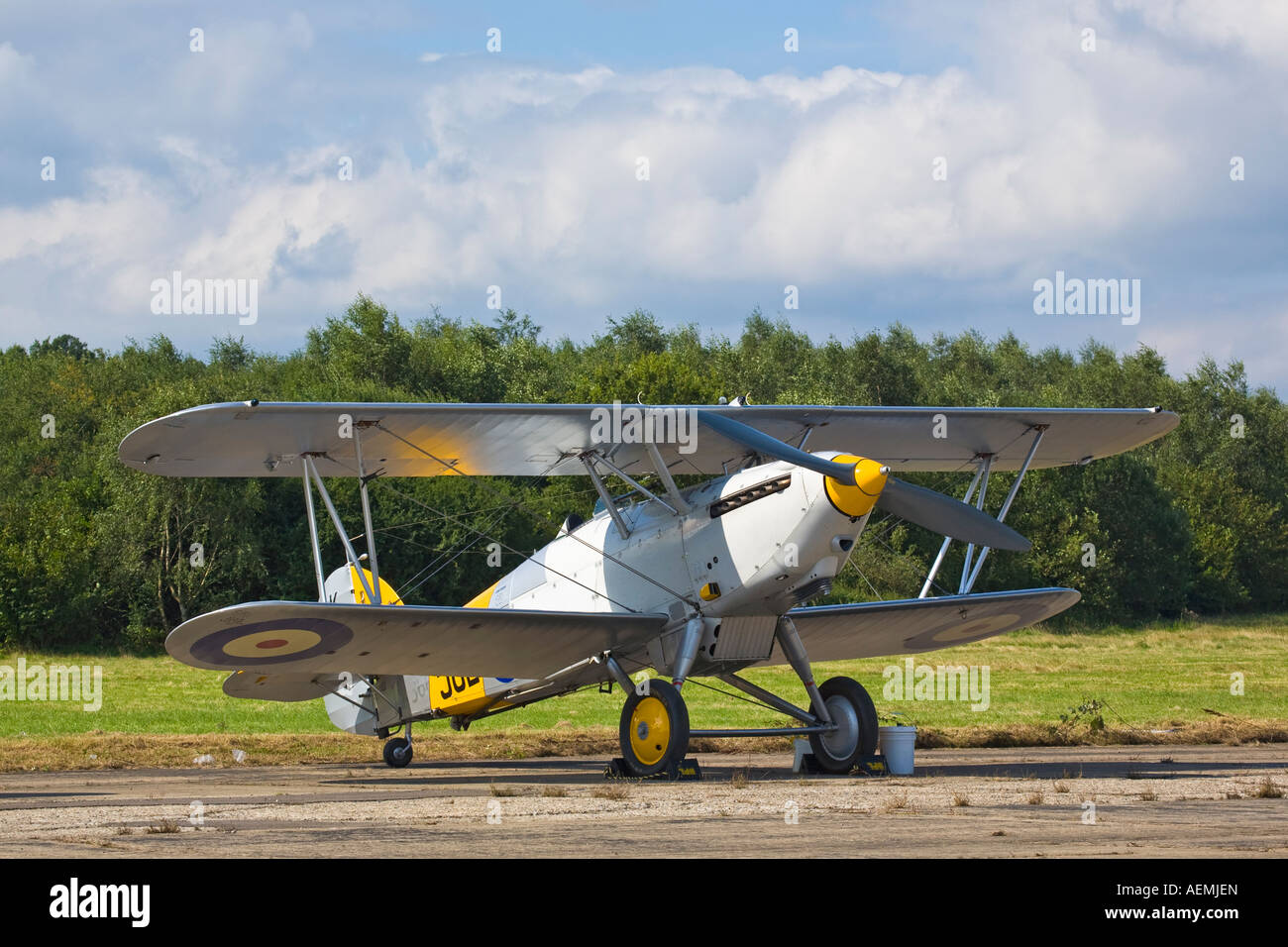 Während des Krieges Doppeldecker am Flügel und Räder Dunsfold 2007 Airshow, Surrey, West Sussex, England, Großbritannien, UK 2007 Stockfoto