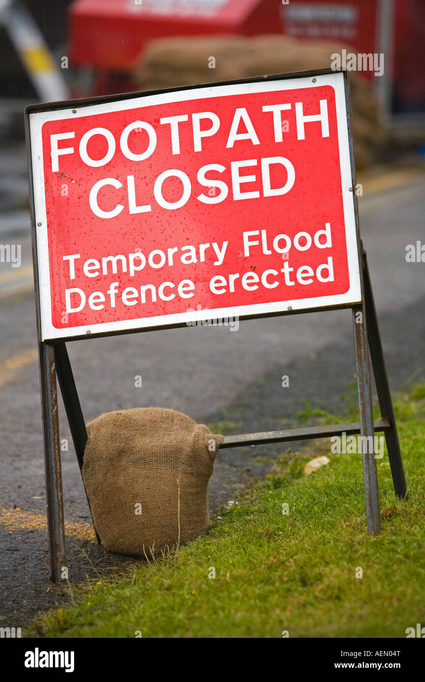 Temporäre Flut Barrieren errichtet in Upton auf Severn, Juni 2007 Stockfoto