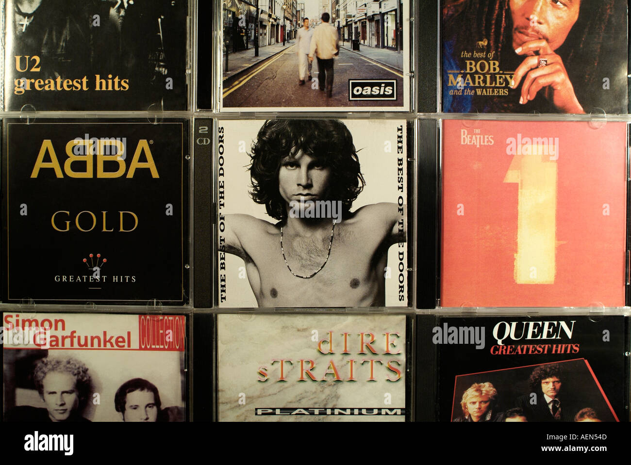 Gefälschte Musik-CDs zum Verkauf in Osteuropa, Close Up. Stockfoto