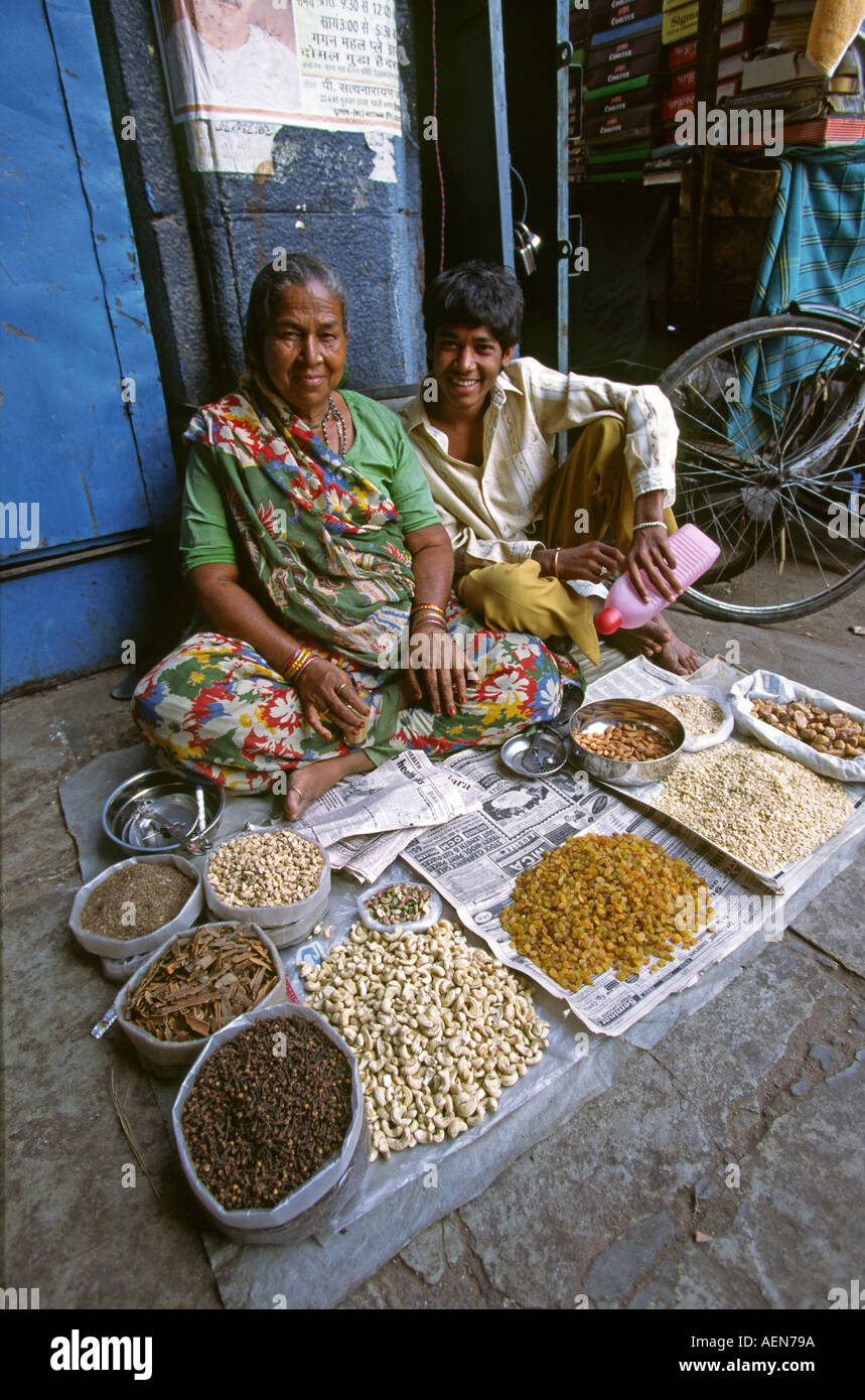 Indien Andhra Pradesh Hyderabad Laad Basar-Snack-Verkäufer Stockfoto