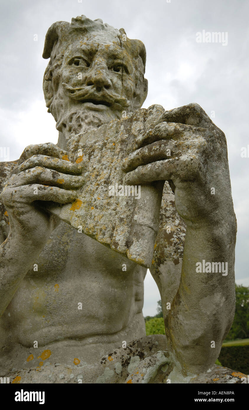 Statue von Pan am Godington Park in Ashford, Kent. Stockfoto
