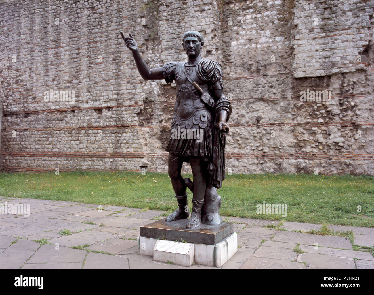 London, Tower Hill Station, Statue des Kaisers Trajan Stockfoto