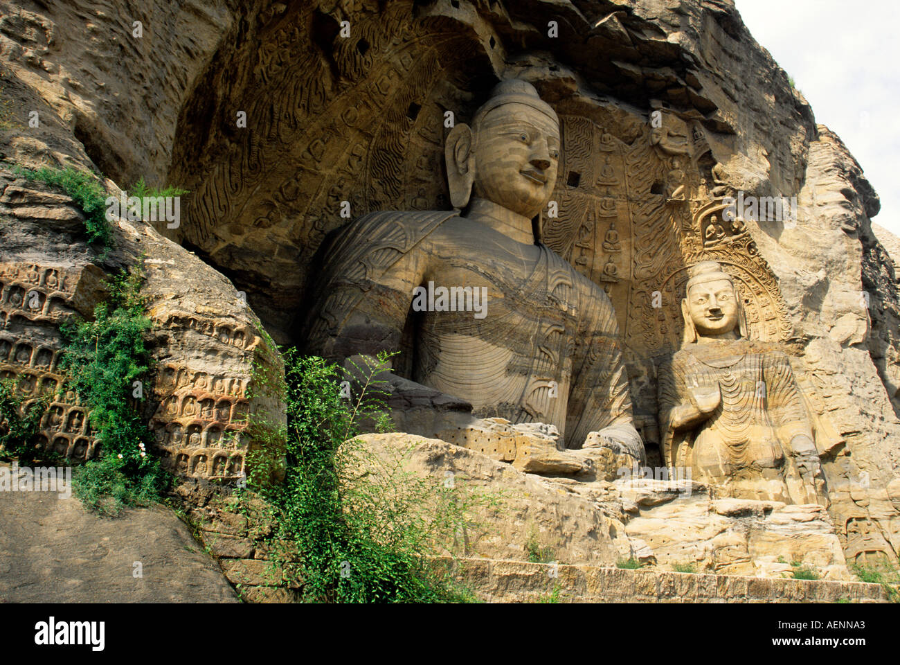 Yungang Shanxi China Höhle 5 17 meter hohe Buddha in die buddhistischen Yungang Grotten Stockfoto