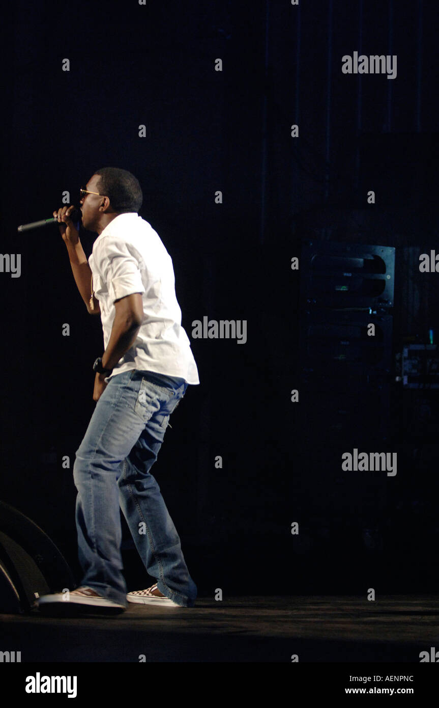 US-amerikanischer Rapper Kanye West führt im Hammersmith Apollo in London, 2006 Stockfoto