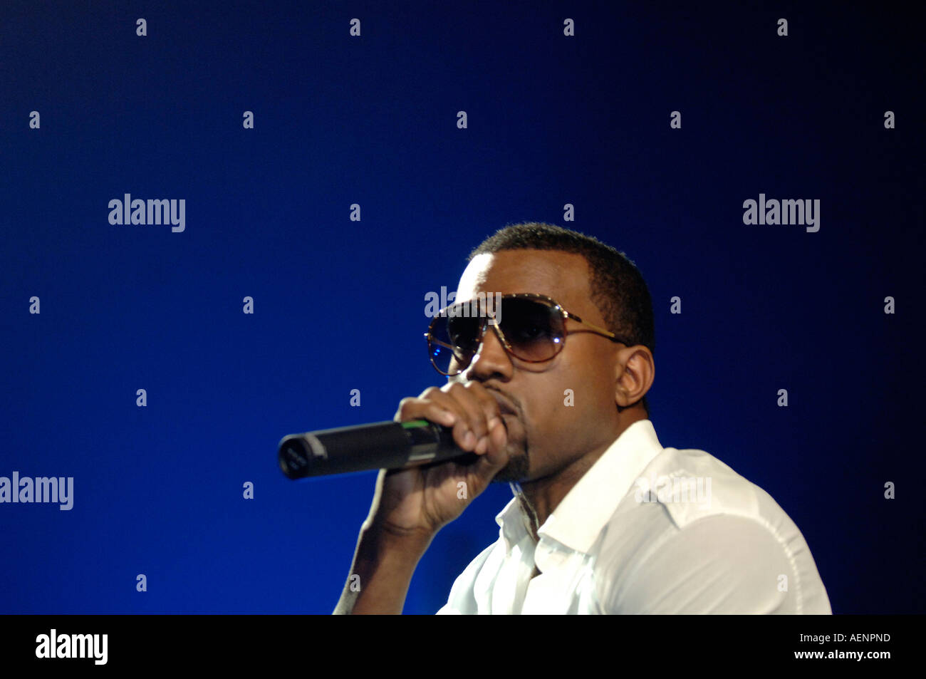 US-amerikanischer Rapper Kanye West führt im Hammersmith Apollo in London, 2006 Stockfoto