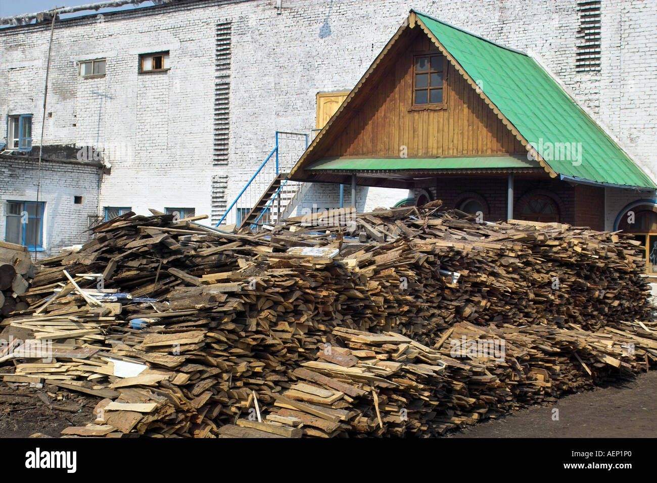 Haufen von Holz als Brennstoff für Gefängnis Sauna, Sibirien, Russland. Stockfoto