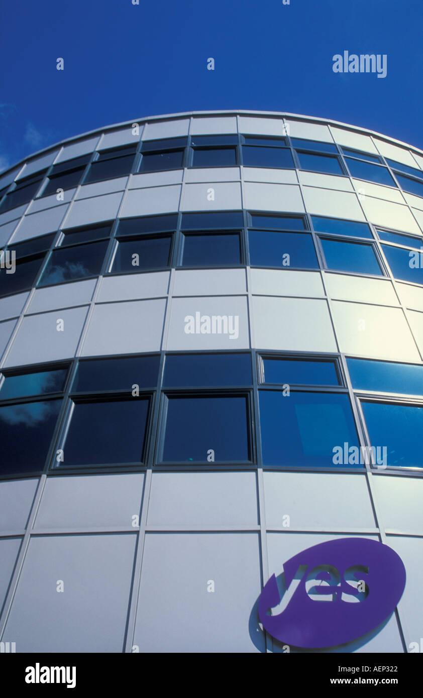 Modernes Bürogebäude in sanierten Cardiff Bay Area South Glamorgan South Wales GB UK EU Europa eye35.com Stockfoto