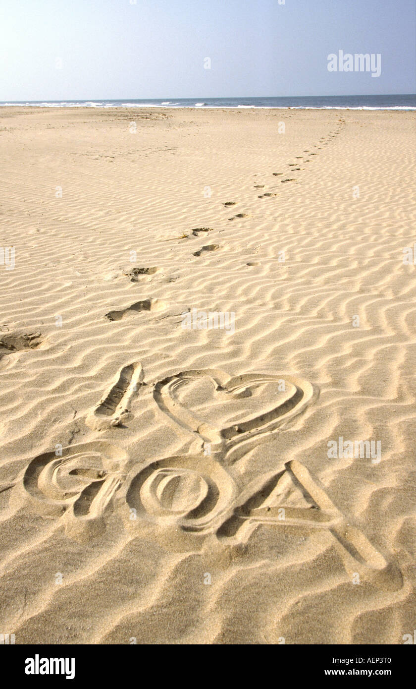 Ich liebe Indien Goa Goa geschrieben in wellige Sand mit Spuren Stockfoto