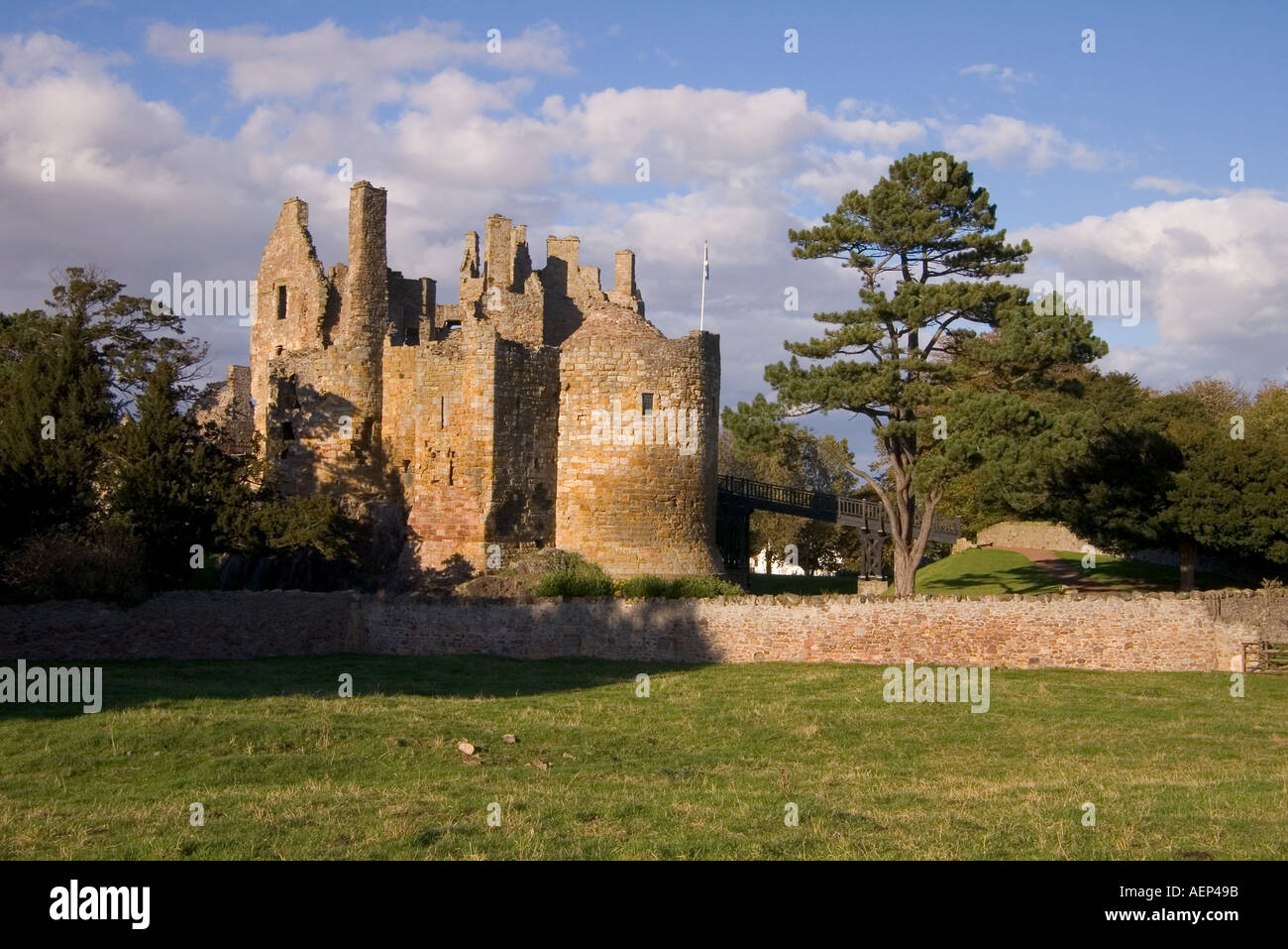 dh Dirleton Castle DIRLETON LOTHIAN Schottische mittelalterliche Burgruinen rund Tower Scotland Geschichte Stockfoto