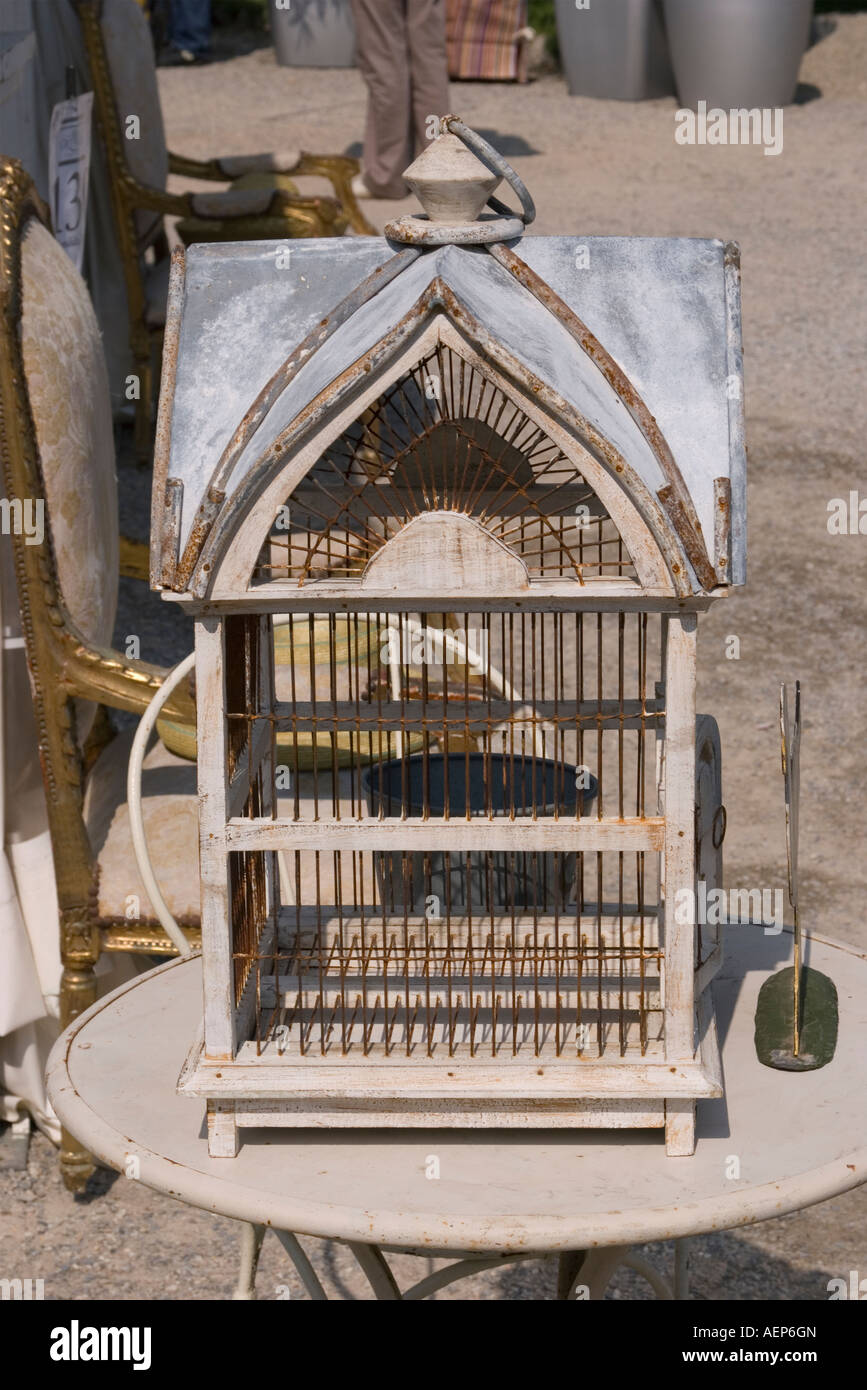 Antiker vogelkäfig -Fotos und -Bildmaterial in hoher Auflösung – Alamy