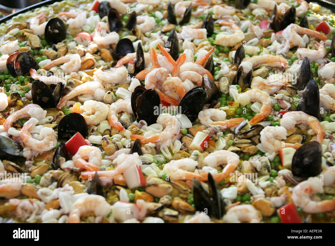 Pfanne Mit Frisch Gekochten Spanische Meeresfruchte Paella Pfanne Mit Spanischer Reis Speise Paella Mit Meeresfruechten Stockfotografie Alamy