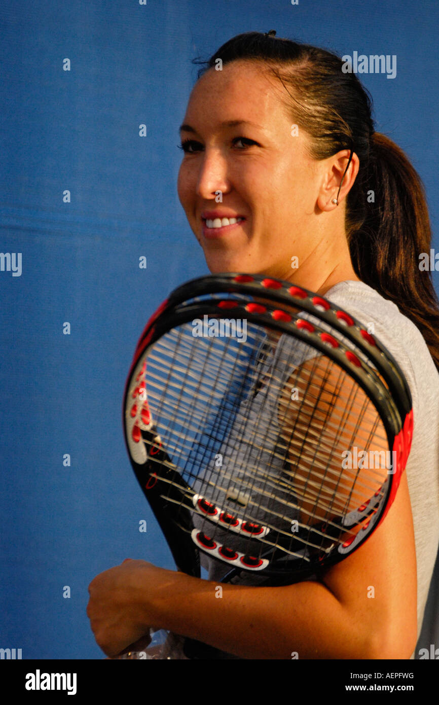 Serbische WTA-Tennis-Star lächelt Jelena Jankovic nach einem Training beim Tennisturnier 2007 Acura Classic, La Costa. Stockfoto