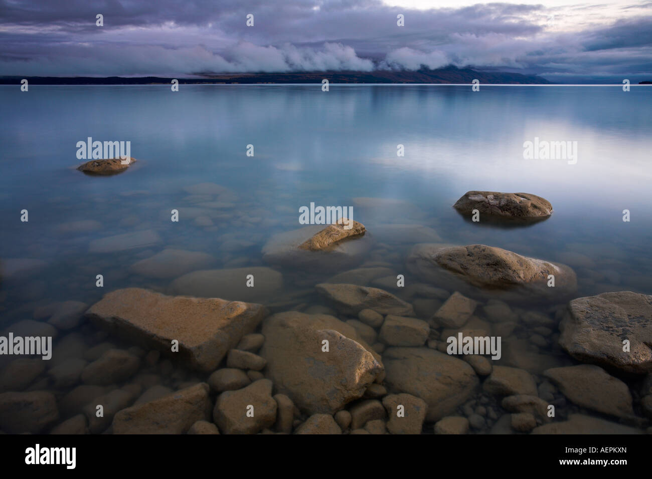 Lakeside bei glazialen Lake Pukaki, Südinsel, Neuseeland Stockfoto