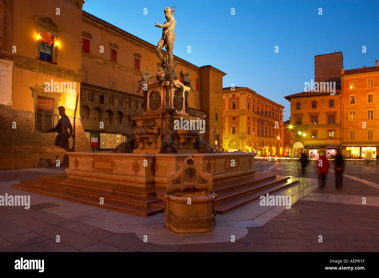Fontana del Nettuno Statue des Neptun Piazza Nettuno Piazza Maggiore bei Nacht Bologna Emilia Romagna Italien Stockfoto