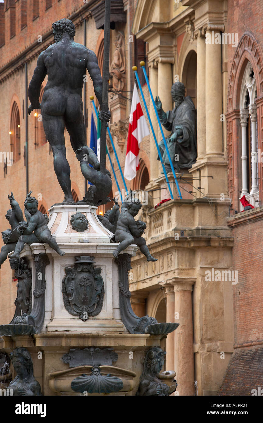Fontana del Nettuno Statue des Neptun Piazza Nettuno Piazza Maggiore Bologna Emilia Romagna Italien Stockfoto