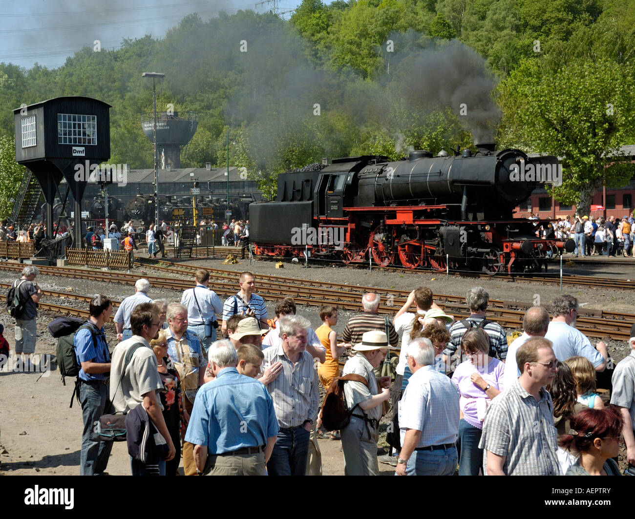 Dampflokomotive Plattenspieler während 30. Geburtstagsfeiern des Eisenbahnmuseum Bochum, Deutschland zu verlassen. Stockfoto