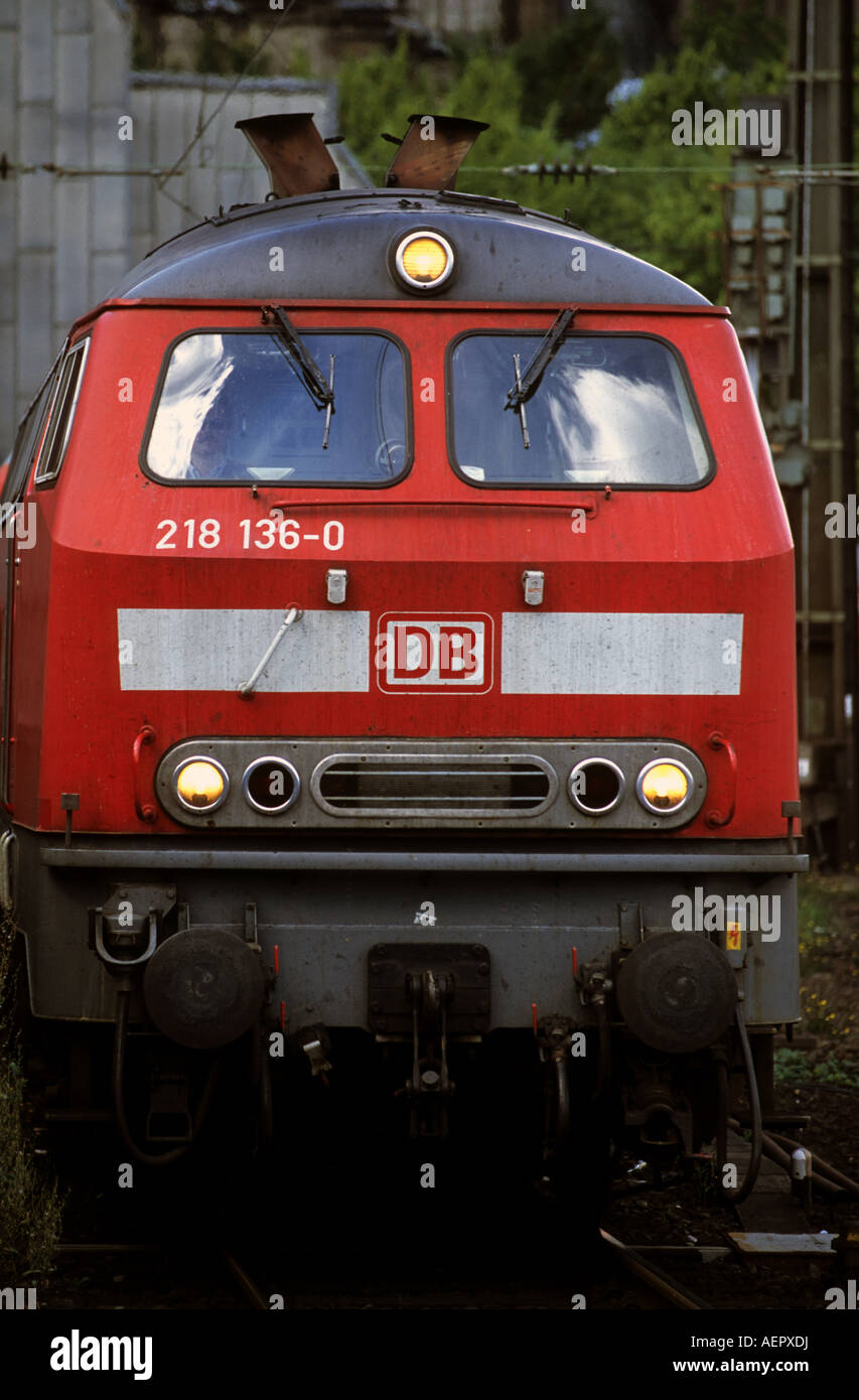 Die Deutsche Bahn Diesellok Überschrift einen Passagierservice aus Köln, Nord Rhein Westfalen, Deutschland. Stockfoto