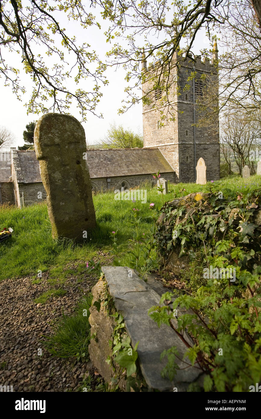 UK Cornwall Boscastle Tal Valency alten Kreuz am Eingang zum St. Juliots Kirchhof Stockfoto