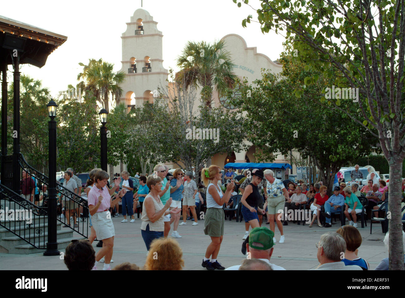 Tanz auf dem Marktplatz in Spanisch Springs Mitte Florida fl USA Stockfoto