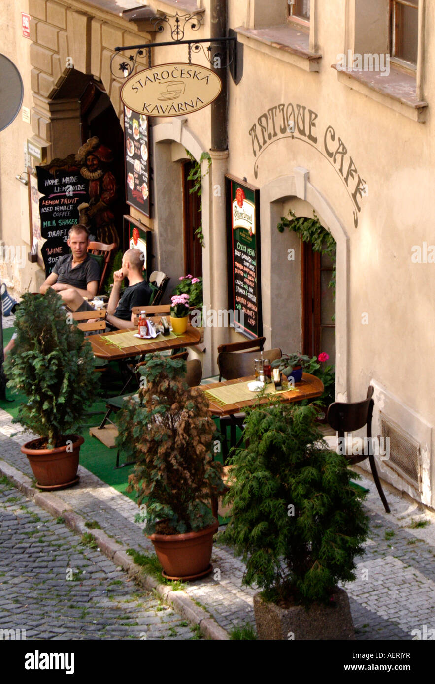 Cafe Quartal wenig Prag August 2007 Stockfoto