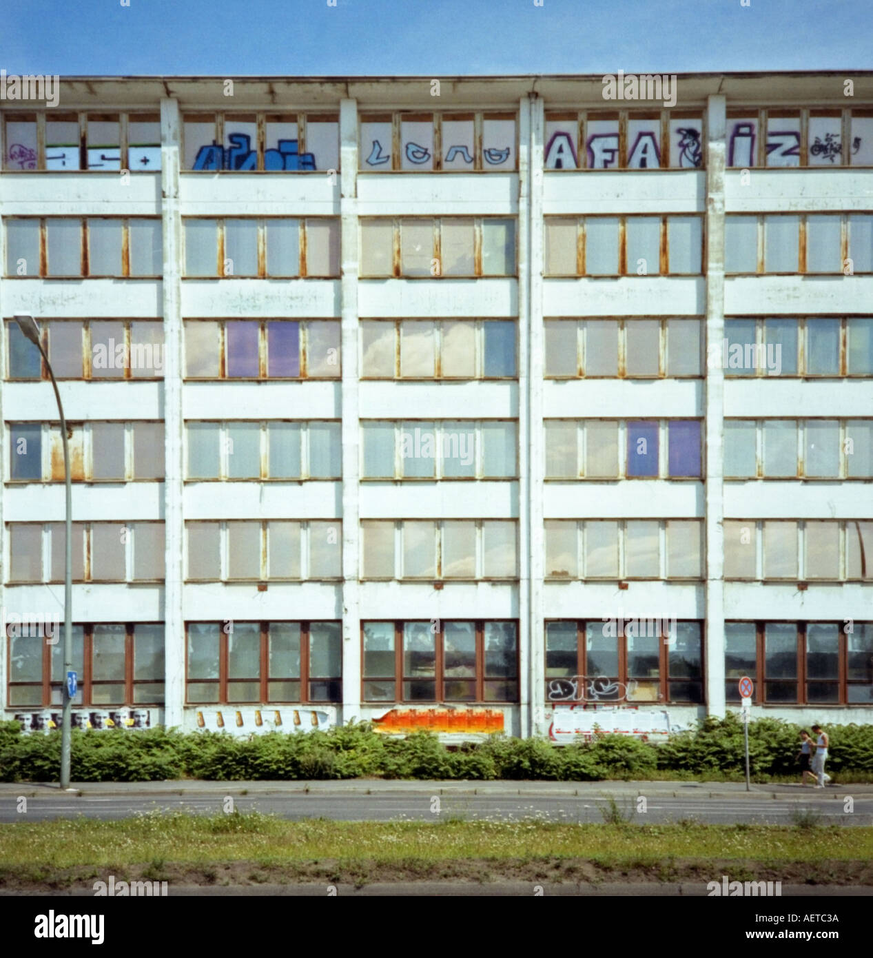 Alte DDR DDR-Bürogebäude mit Graffiti, Berlin, Deutschland Stockfoto