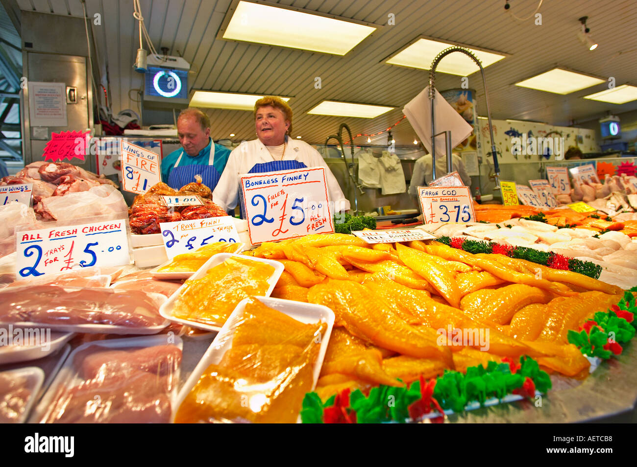 Fisch Marktstand verkaufen frischen Fisch England Großbritannien Stockfoto