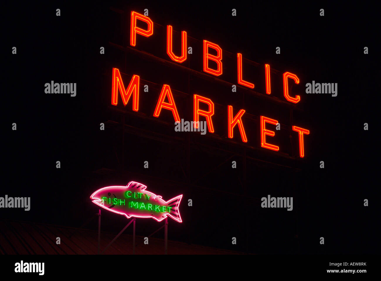 Pikes Place Market in Seattle Washington Nacht Stockfoto