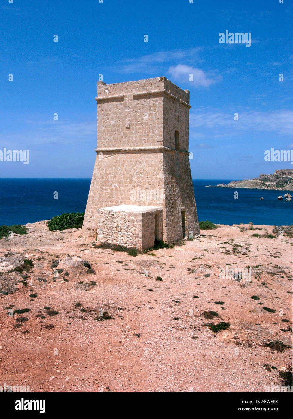 Der Turm an der Golden Bay, Malta Stockfoto