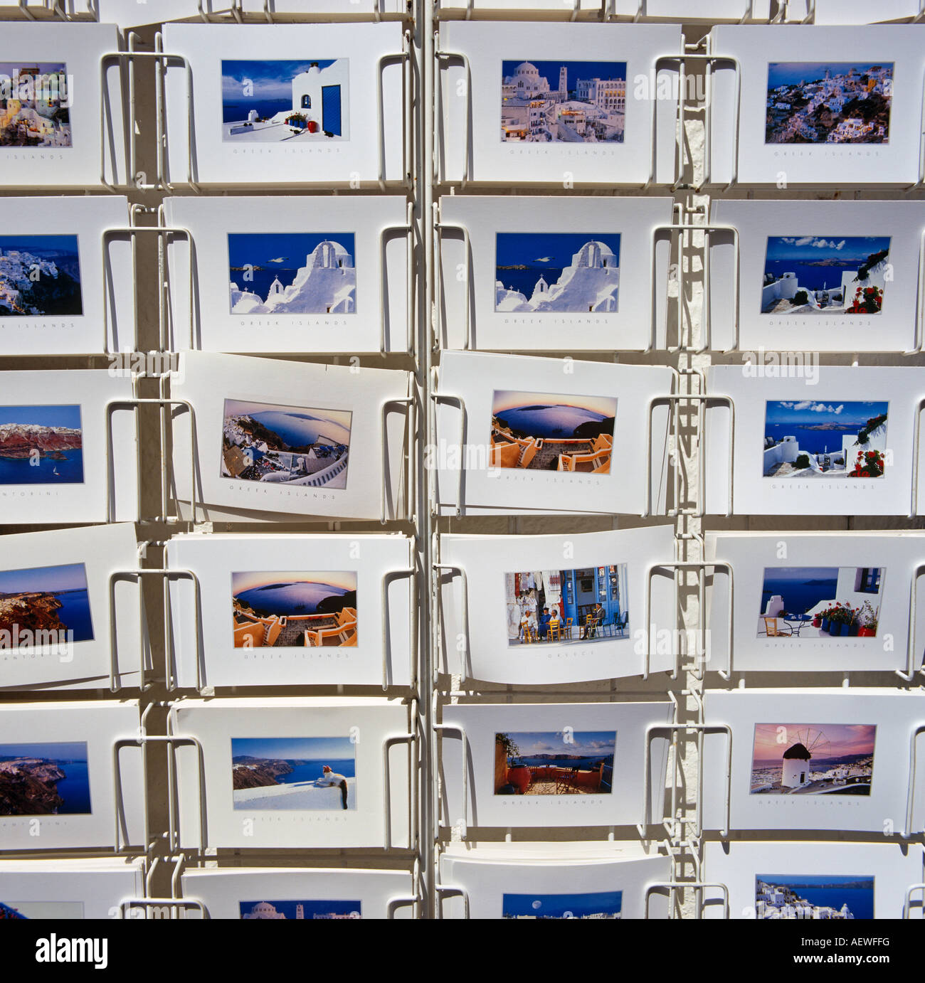 Postkarte Stand in Fira Santorini Griechische Inseln Griechenland Hellas Stockfoto